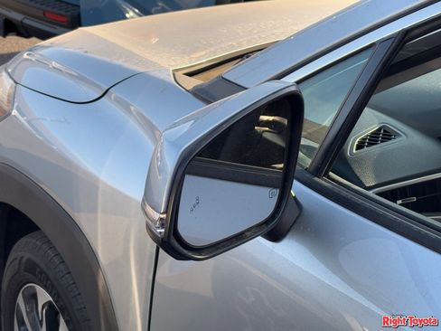 Used 2023 Toyota Corolla Cross XLE w/ Convenience Package image 9