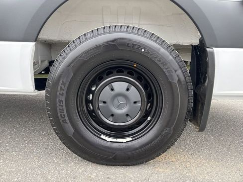 Used 2024 Mercedes-Benz eSprinter 170 Cargo image 25