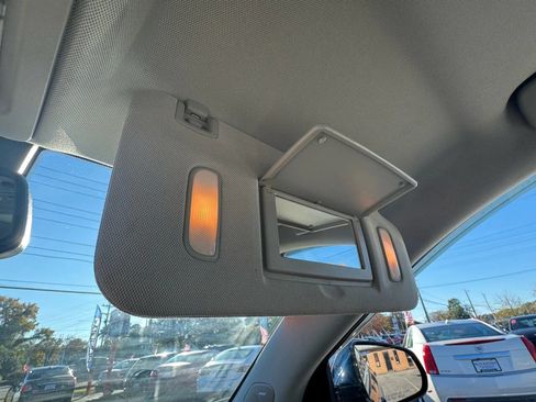 Used 2011 Cadillac SRX Luxury image 23