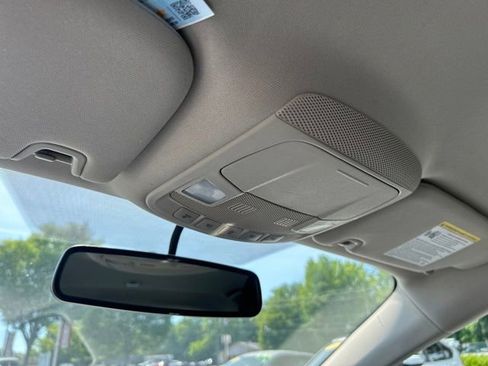 Used 2017 Ford Fusion SE w/ Fusion SE Technology Package FWD image 25