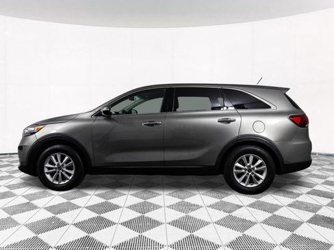 Used 2019 Kia Sorento LX image 11