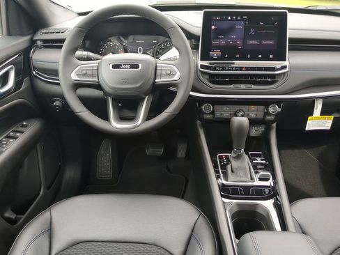 New 2026 Jeep Compass Latitude image 14