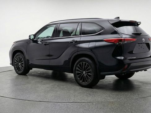 Used 2025 Toyota Highlander XSE image 6