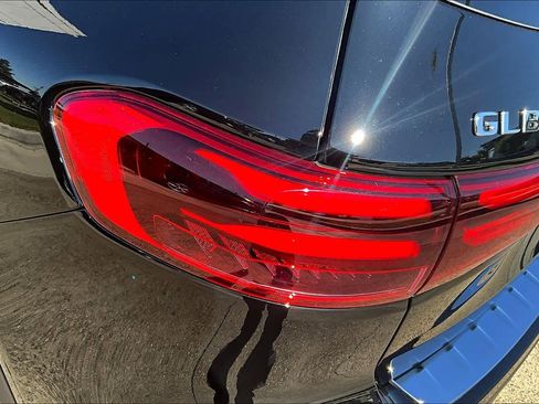 Used 2025 Mercedes-Benz GLB 250 image 27