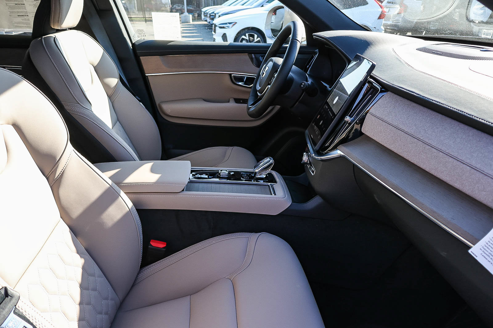 New 2026 Volvo XC90 T8 Plus w/ Protection Package Premier AWD/4WD image 16