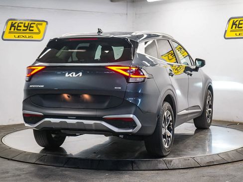 Used 2023 Kia Sportage EX image 4