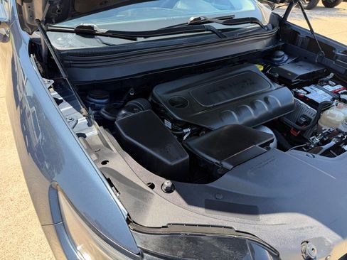 Used 2019 Jeep Cherokee Latitude Plus FWD image 36
