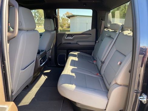 Used 2023 GMC Sierra 1500 SLT w/ SLT Premium Package image 32