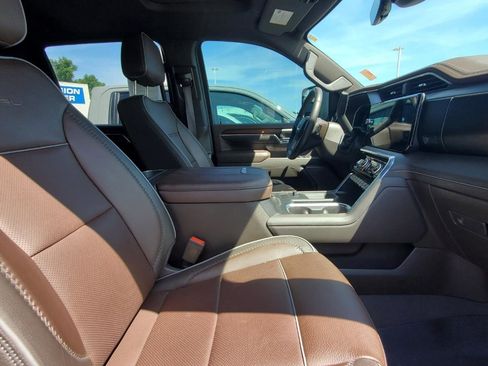 Used 2024 GMC Sierra 2500 Denali w/ Denali Reserve Package AWD/4WD image 4