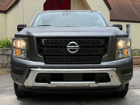 Used 2021 Nissan Titan SV w/ SV Convenience Package RWD image 2