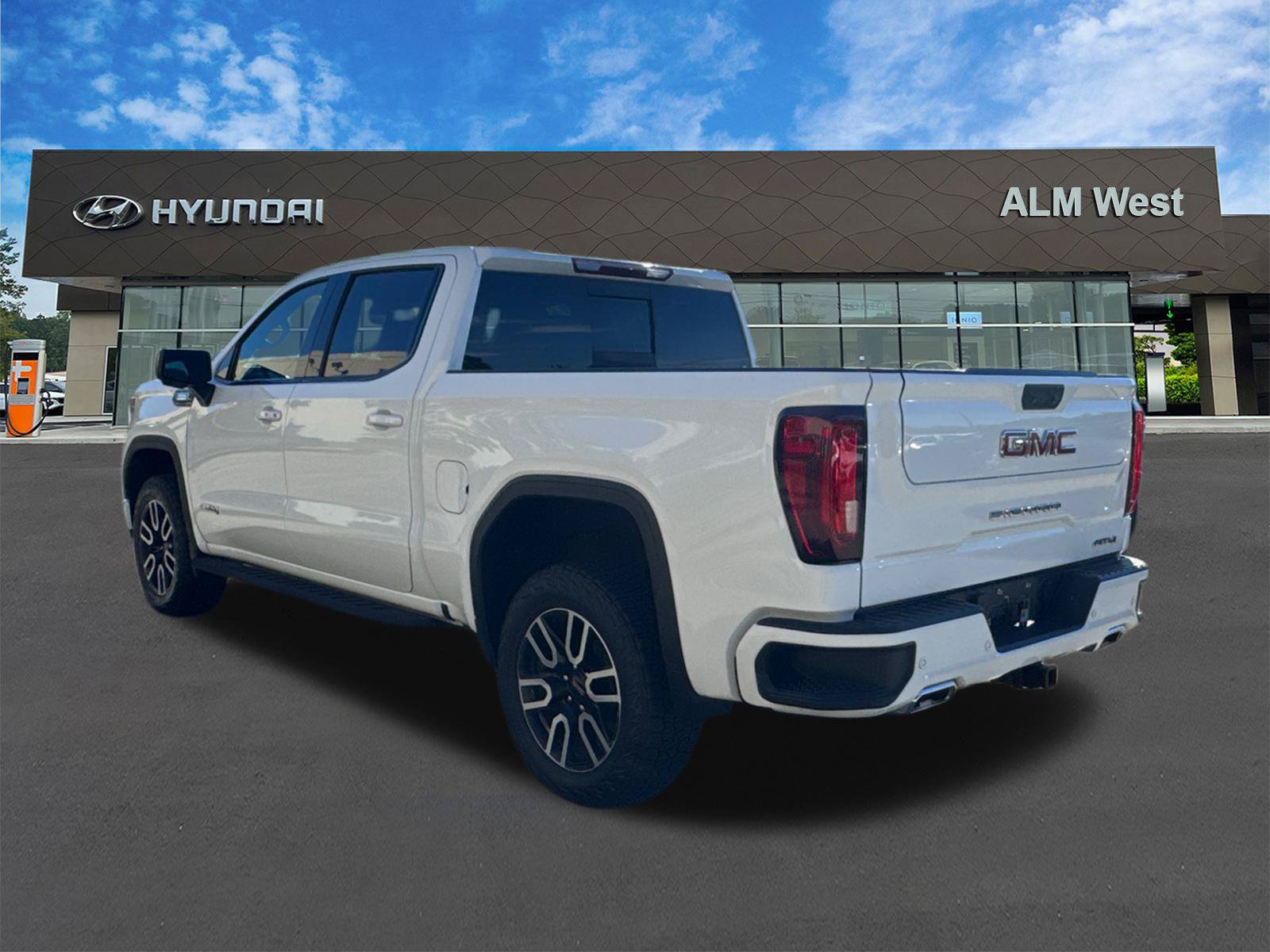 Used 2023 GMC Sierra 1500 AT4 w/ AT4 Premium Package AWD/4WD image 7