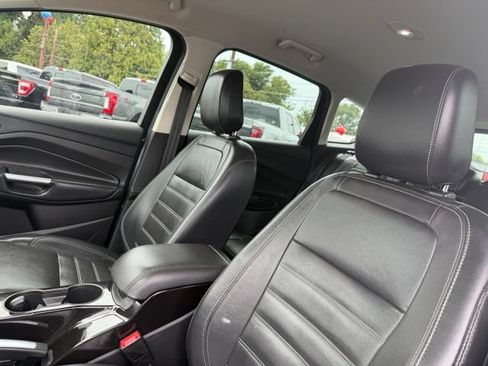 Used 2018 Ford C-MAX Titanium FWD image 22