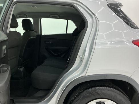 Used 2018 Chevrolet Trax LS FWD image 20
