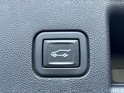 Used 2023 Chevrolet Equinox LT FWD image 19