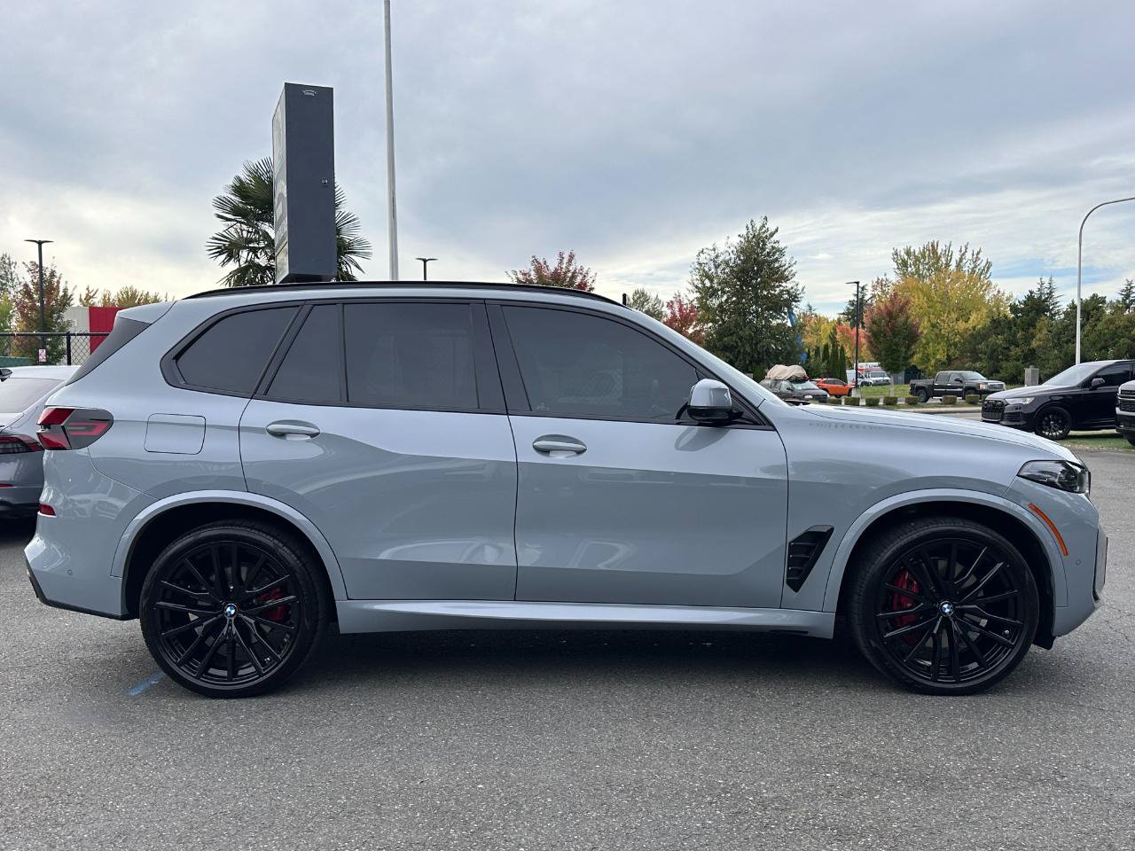 Used 2025 BMW X5 xDrive40i w/ M Sport Package AWD/4WD image 37