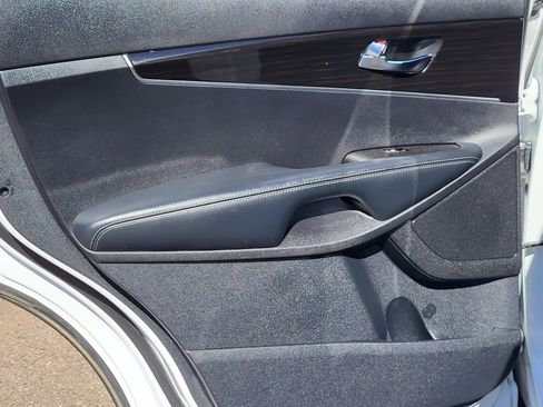 Used 2019 Kia Sorento LX image 7
