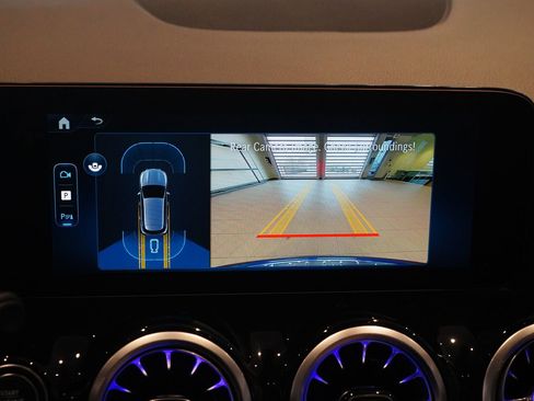 Used 2025 Mercedes-Benz GLA 250 4MATIC image 25