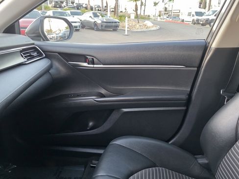 Used 2022 Toyota Camry SE image 14