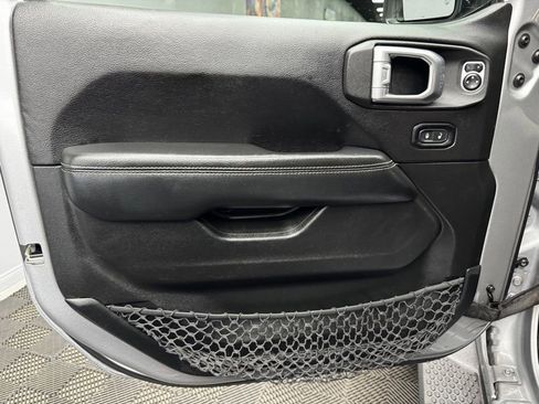 Used 2019 Jeep Wrangler Unlimited Sahara w/ Safety Group image 38