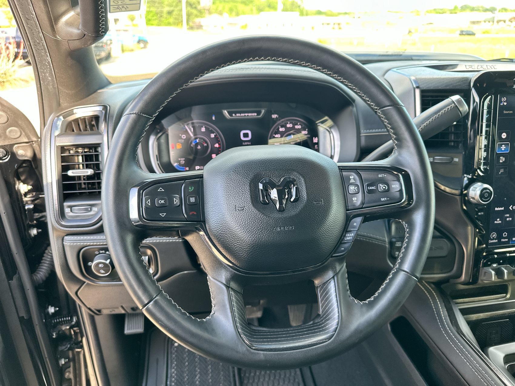 Used 2024 RAM 2500 Limited AWD/4WD image 14