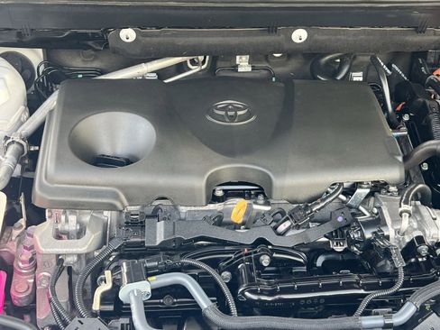 Used 2025 Toyota RAV4 XLE AWD/4WD image 28