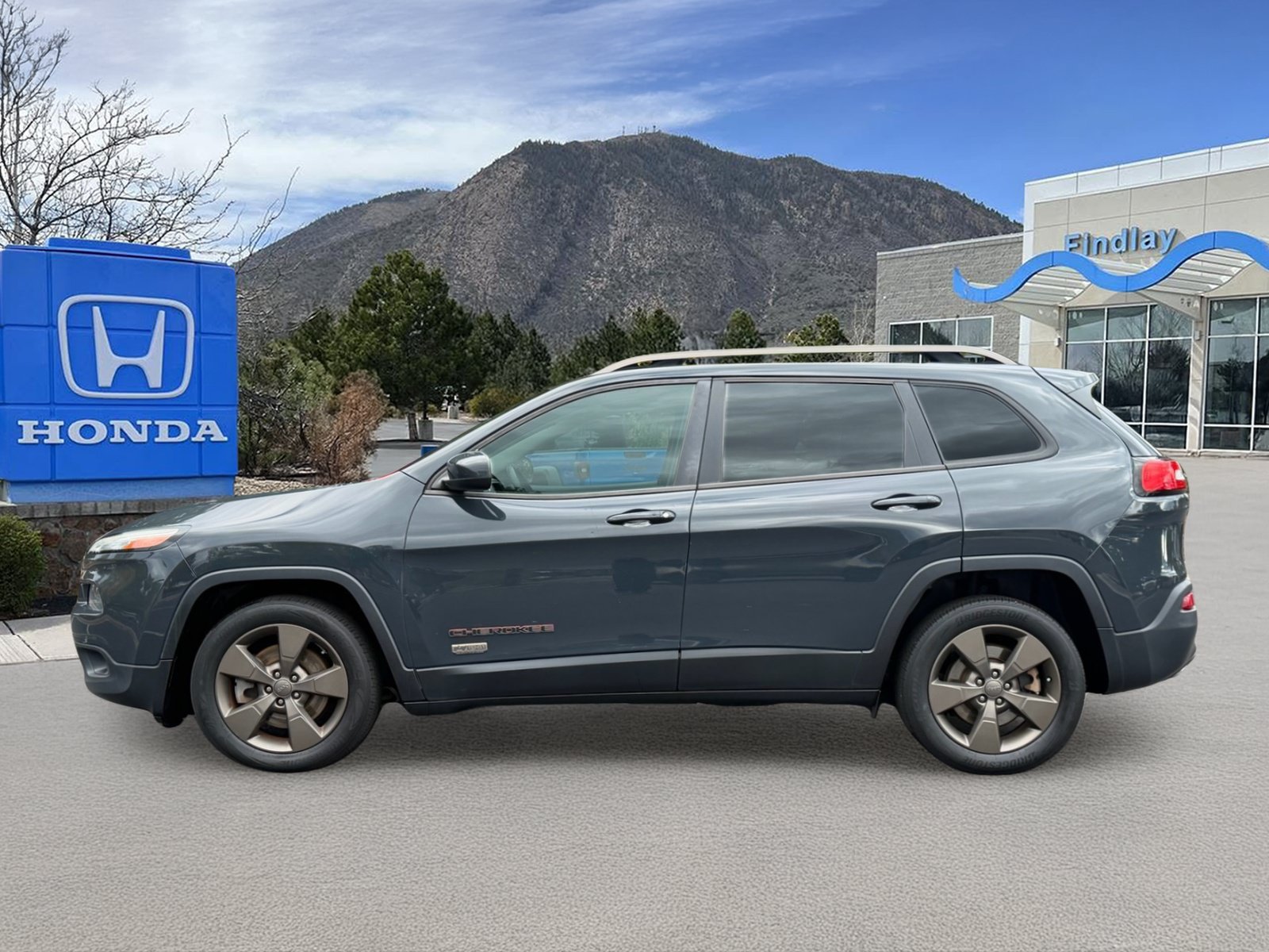 Used 2016 Jeep Cherokee 75th Anniversary FWD image 3