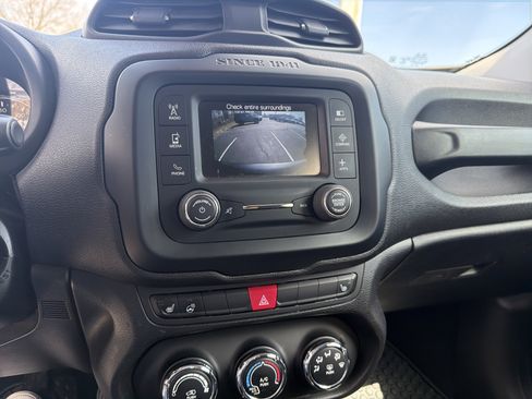 Certified 2017 Jeep Renegade Latitude w/ Cold Weather Group AWD/4WD image 25