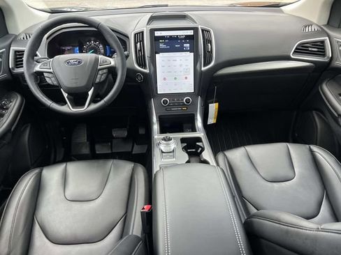 Certified 2022 Ford Edge Titanium w/ Class II Trailer Tow Package image 15