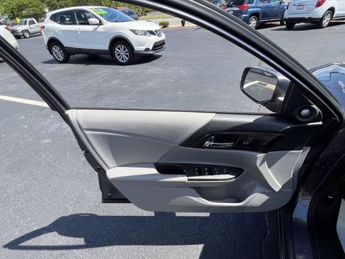 Used 2017 Honda Accord EX-L image 25