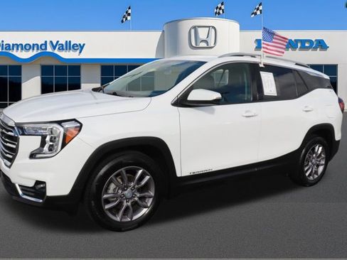 Used 2023 GMC Terrain SLT image 3