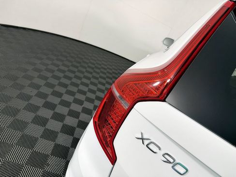 Used 2019 Volvo XC90 T5 Momentum AWD/4WD image 12