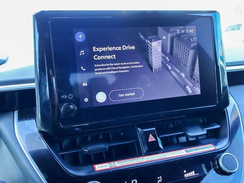 Used 2025 Toyota Corolla SE image 3