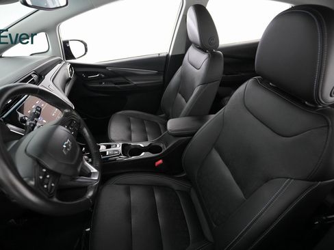 Used 2022 Chevrolet Bolt LT w/ Infotainment Package image 7