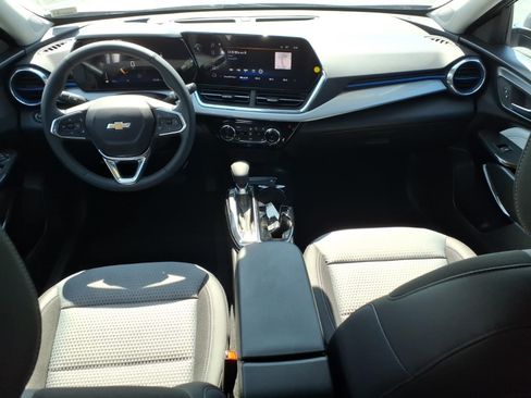 Certified 2024 Chevrolet Trax LT w/ LT Convenience Package FWD image 7