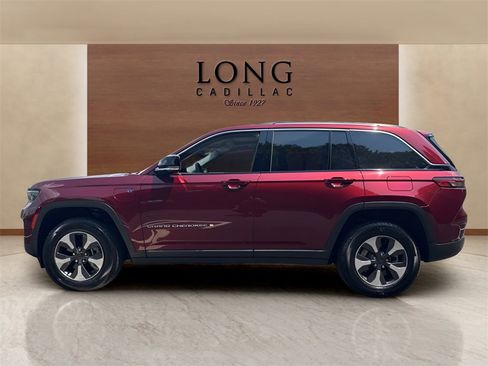 Used 2022 Jeep Grand Cherokee Limited 4xe image 2