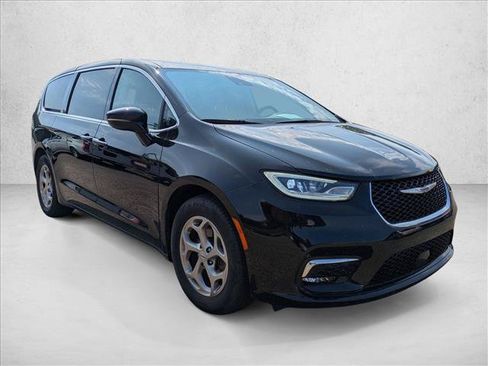 Used 2024 Chrysler Pacifica Limited FWD image 3