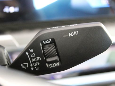 Used 2026 BMW i7 M70 w/ Premium Package image 33