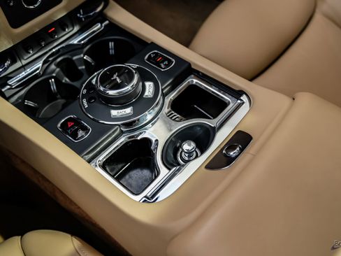 Used 2017 Rolls-Royce Ghost RWD image 57
