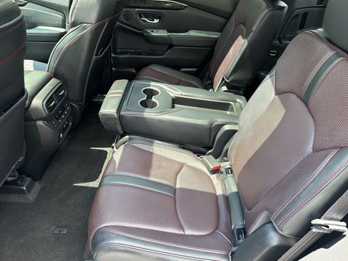 Used 2025 Honda Pilot Black Edition image 24