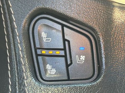 Used 2019 GMC Yukon XL Denali w/ Open Road Package image 32