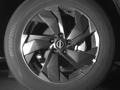 Used 2025 Nissan Rogue SV image 13