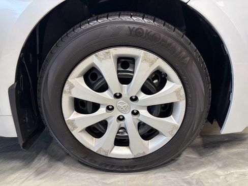 Used 2022 Toyota Corolla LE FWD image 22