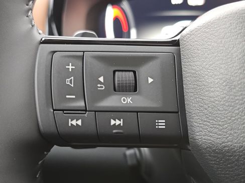 New 2026 Nissan Pathfinder Platinum image 18