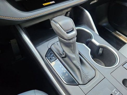 Used 2023 Toyota Highlander Bronze Edition image 12