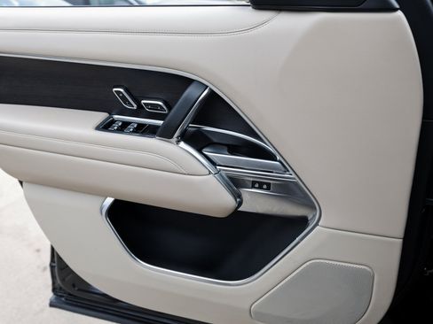 Used 2023 Land Rover Range Rover SE image 24