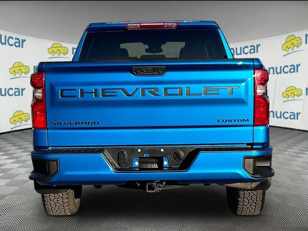 Used 2023 Chevrolet Silverado 1500 Custom w/ 2.7L Blackout Package AWD/4WD image 5