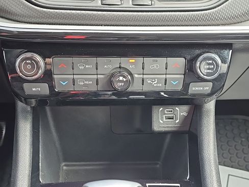 Used 2025 Jeep Compass Trailhawk AWD/4WD image 18