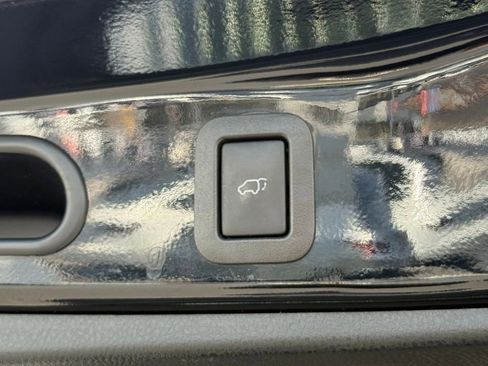 Used 2016 Toyota Highlander Limited FWD image 17