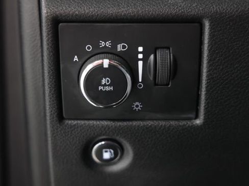 Used 2020 Jeep Grand Cherokee Limited w/ Luxury Group II AWD/4WD image 24