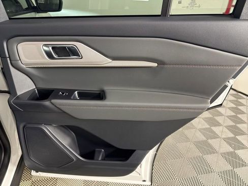 New 2025 Ford Explorer Active w/ Active Comfort Package image 25
